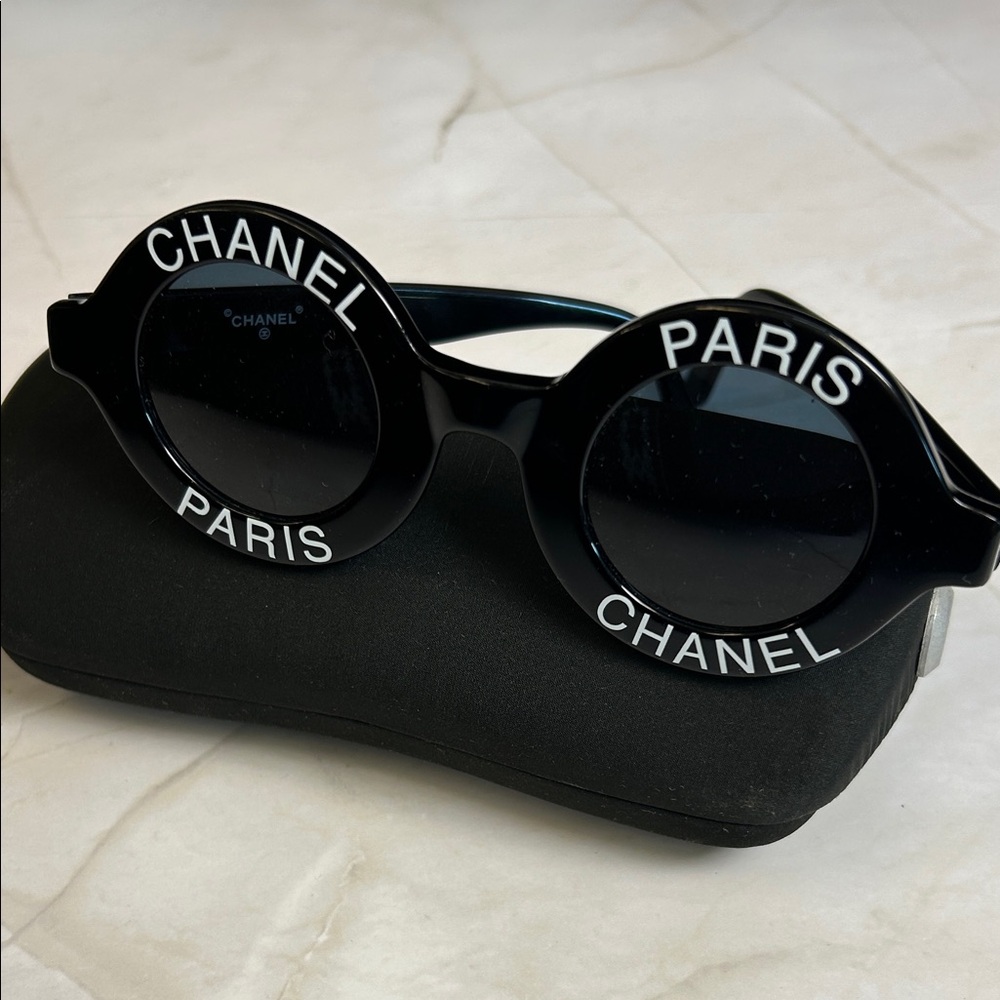 Chanel 01945 round sunglasses in black acetate with white 1993 collection